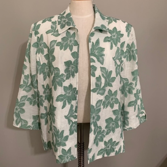 Alfred Dunner Jackets & Blazers - Alfred Dunner Green & White 3/4 Sleeve Jacket